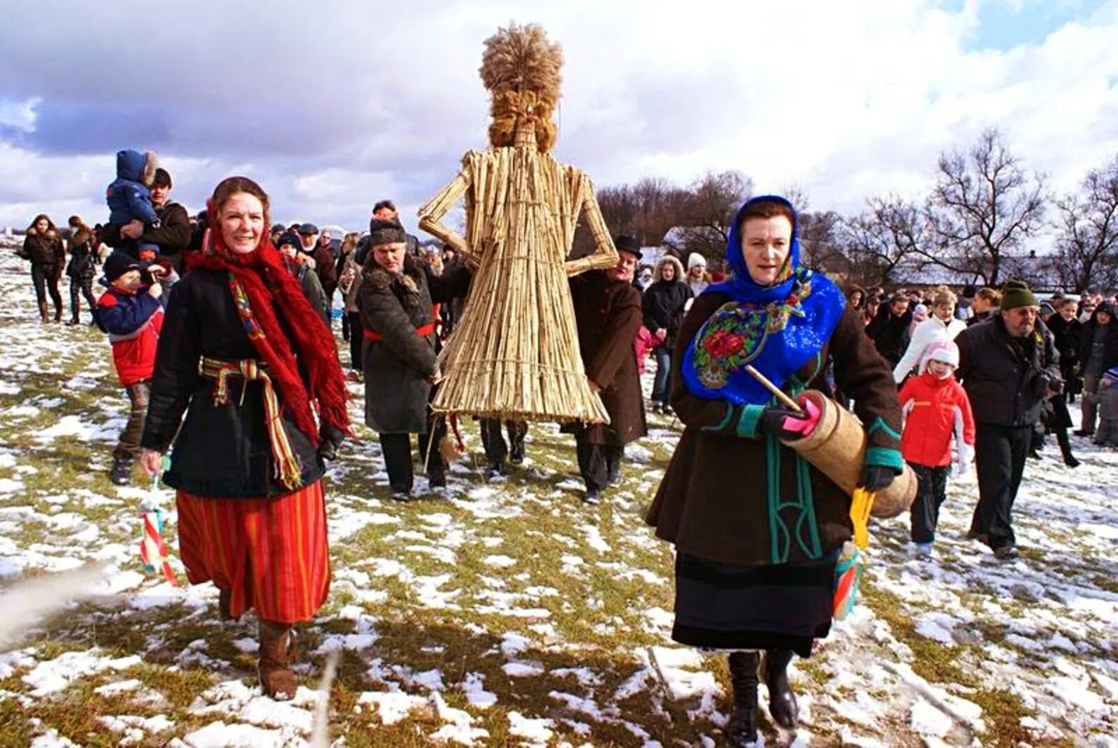 Масляна фото. Масленица в Украине. Традиционные русские праздники. Масленица украинский праздник. Обряды на Масленицу.