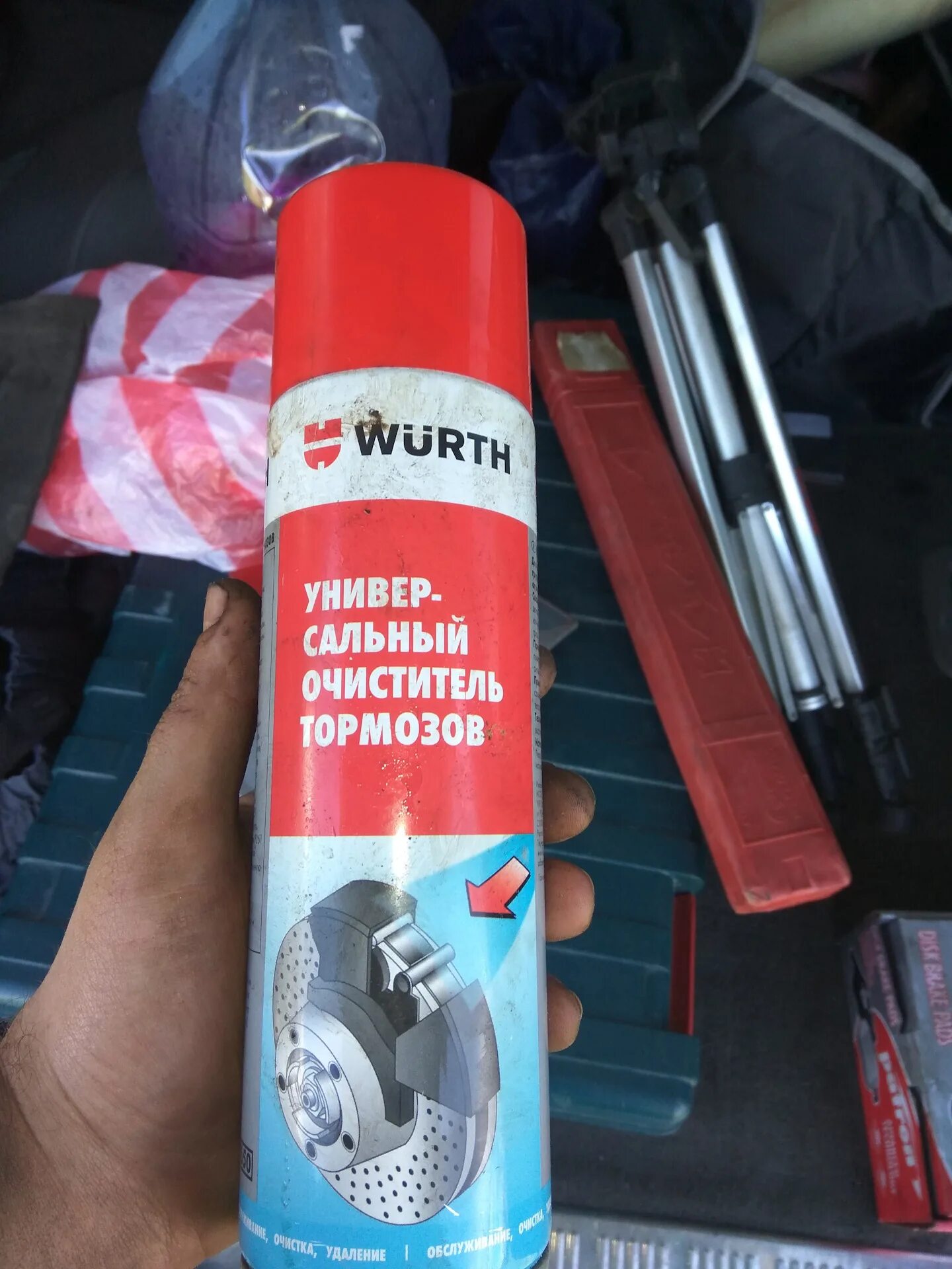 Зачистка тормозных дисков. Очиститель тормозов brake cleaner 850. Очиститель тормозных суппортов. Очиститель тормозных суппортов. Авм-650 очиститель тормозов.