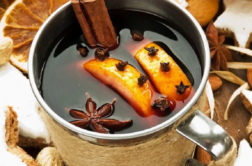 Глинтвейн грог пунш. Вино со специями. Горячее вино со специями. Глинтвейн грог пунш. Вино вино для глинтвейна.