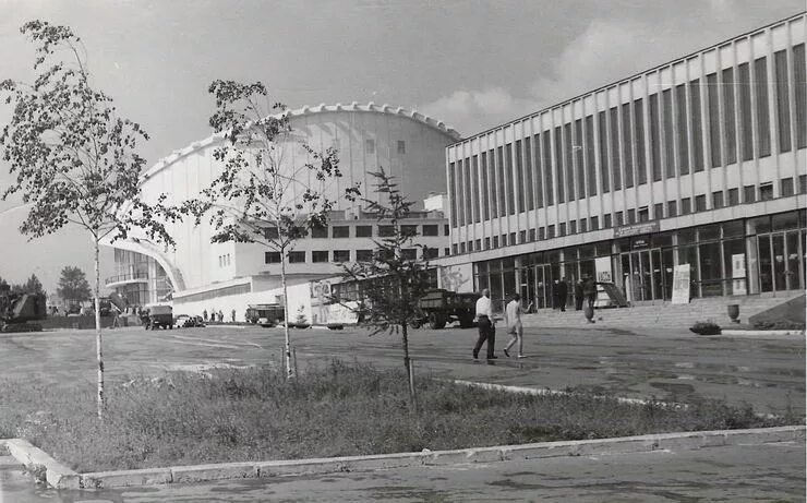 Куйбышев город 1941 год завод 1гпз. Куйбышев гостиница волга 1967 г. Куйбышева 39 улан удэ. Ул спортивная куйбышев. Госцирк уфа.