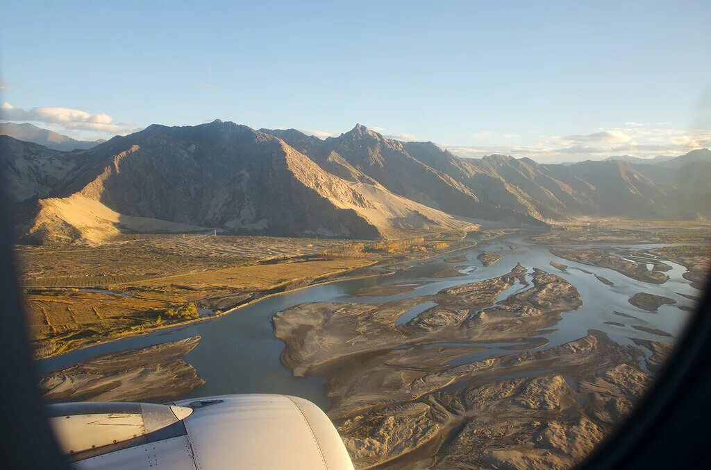 Река цангпо тибет. Каньон цангпо в тибете. Реки тибета. Долина реки инд. Река ярлунг цангпо.