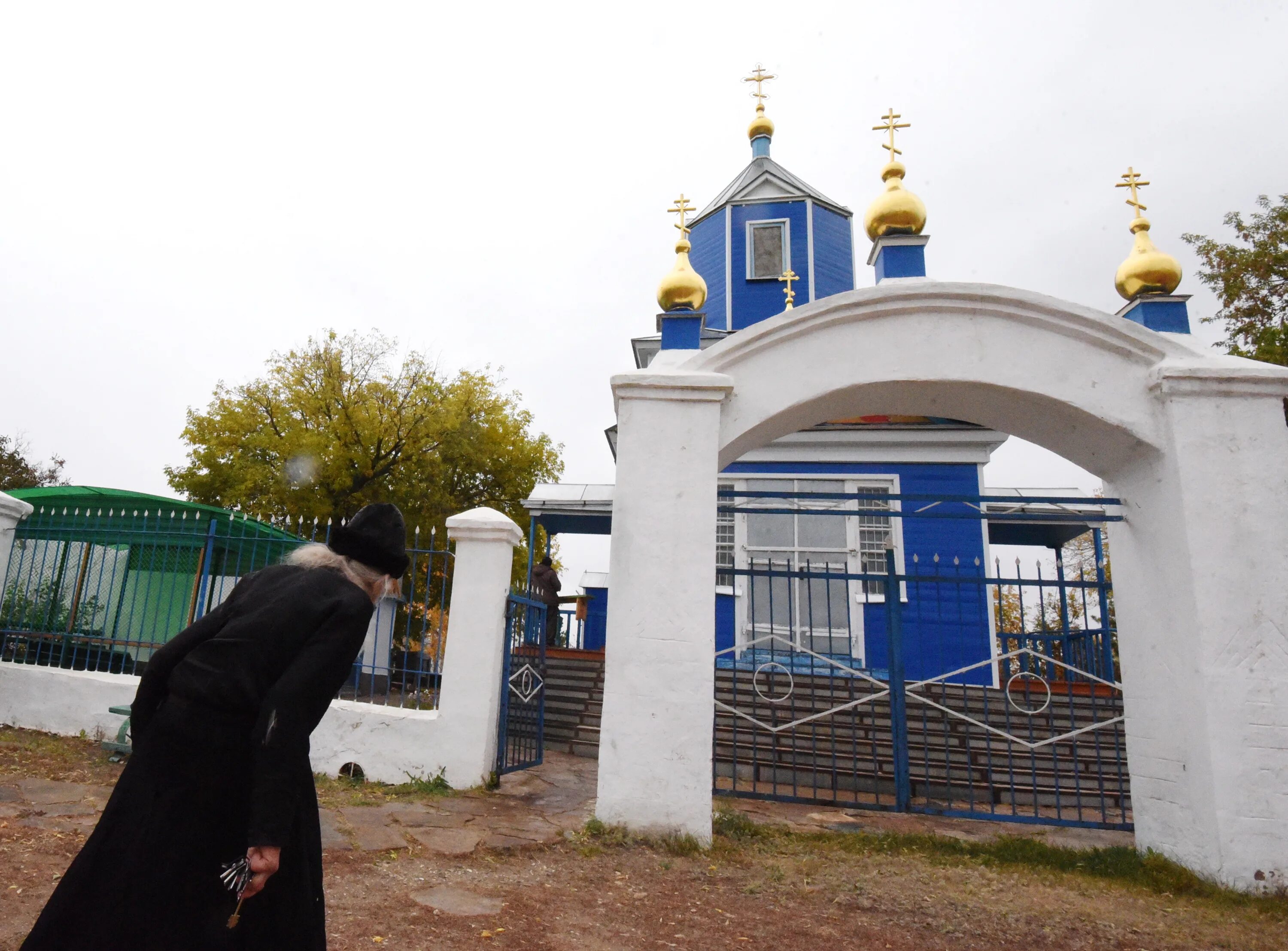 Погода в платовке. Церковь верхняя Платовка Оренбургская область. Бугурусланский Покровский монастырь. Батюшка Карповской церкви Покровской церкви.