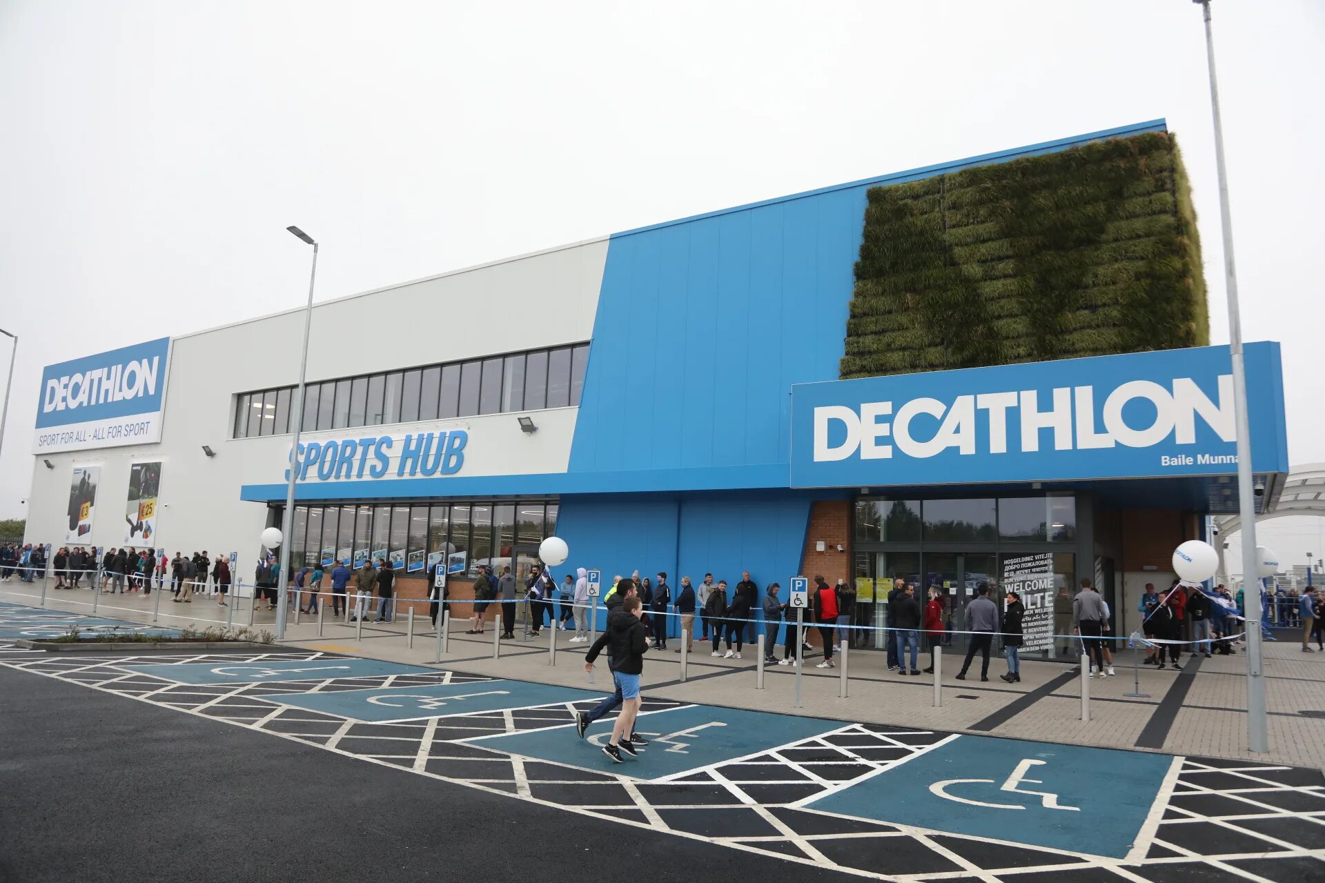 Спортивный магазин декатлон. Декатлон. Декатлон спорт. Магазин Декатлон. Decathlon в России.