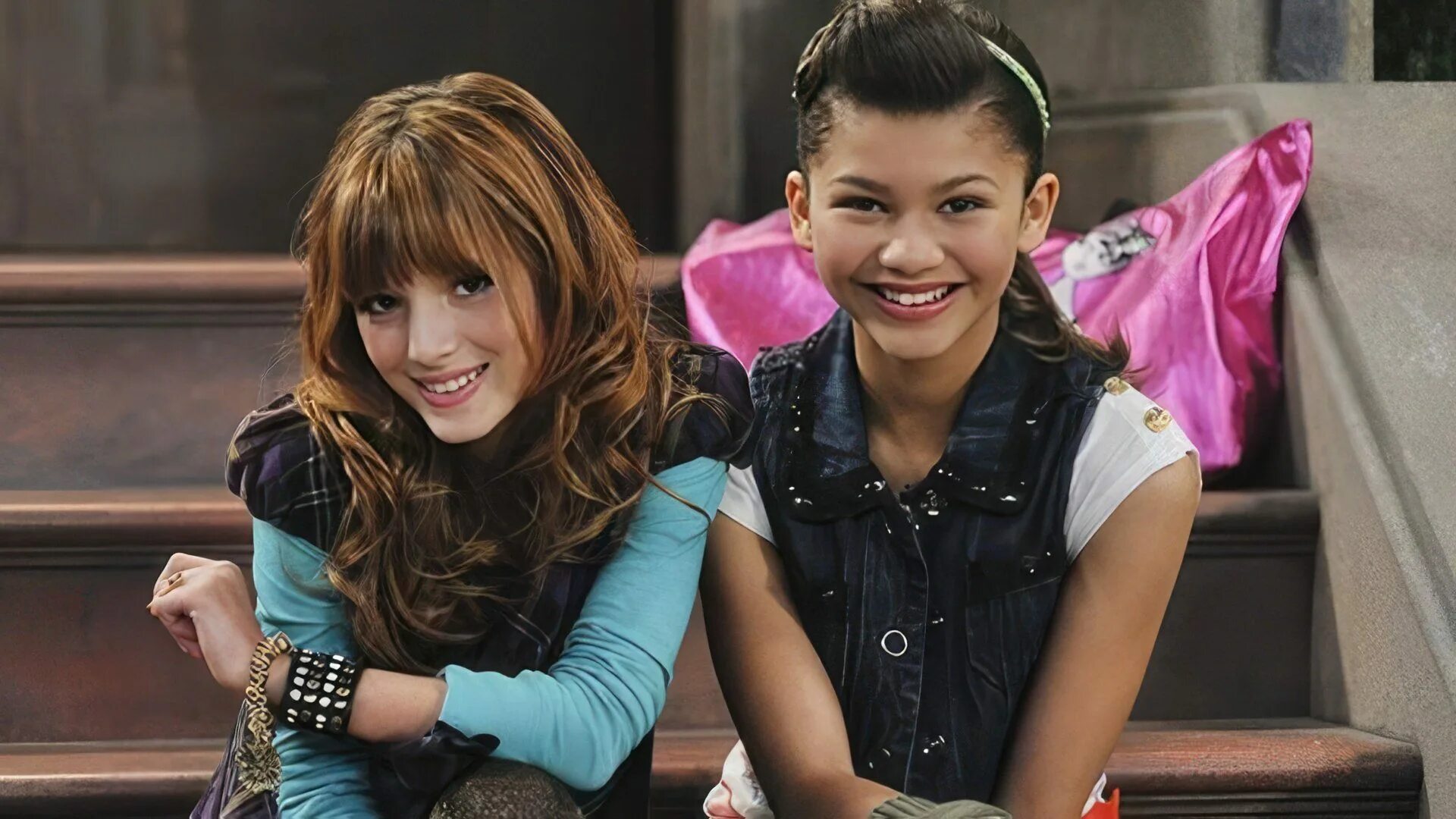 Зендая танцевальная лихорадка. Bella Thorne and Zendaya. Претенденты зендая