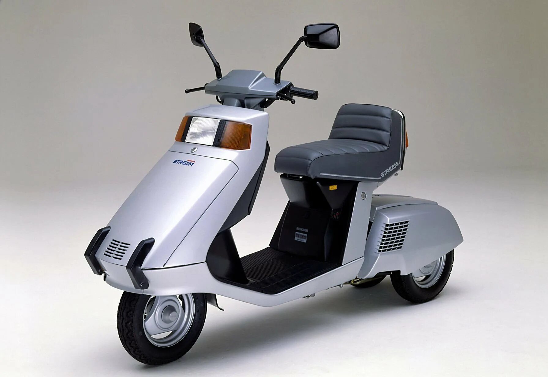 Honda 3х колесный скутер. Мотороллер 3 колесный Honda. Honda Scooter 1980. Honda 3 колесный мопед. Скутеры гиро