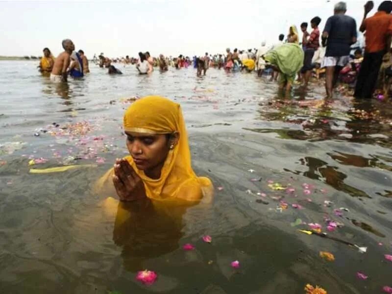 Река ганг варанаси индия. Ганга уайт. Dashashwamedh ghat варанаси. Ганга пуджа. Ганга уайт.
