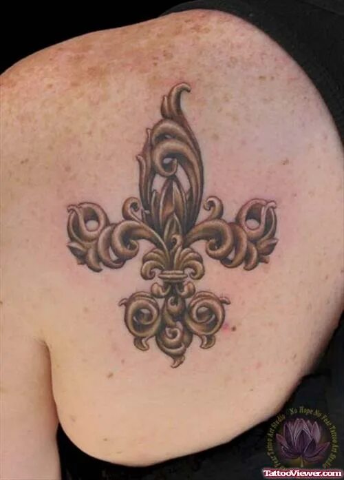 Значение клейма лилии на плече миледи. Геральдическая лилия клеймо. лилия флер де лис. клеймо лилия миледи. флер де лис тату.