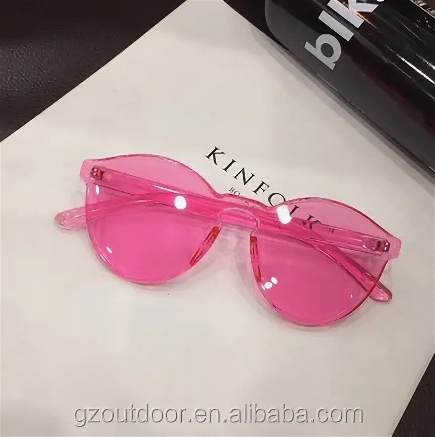 Розовые пластиковые очки. Модные розовые очки. Стильные розовые очки. Розовые очки без оправы. Без розовых очков