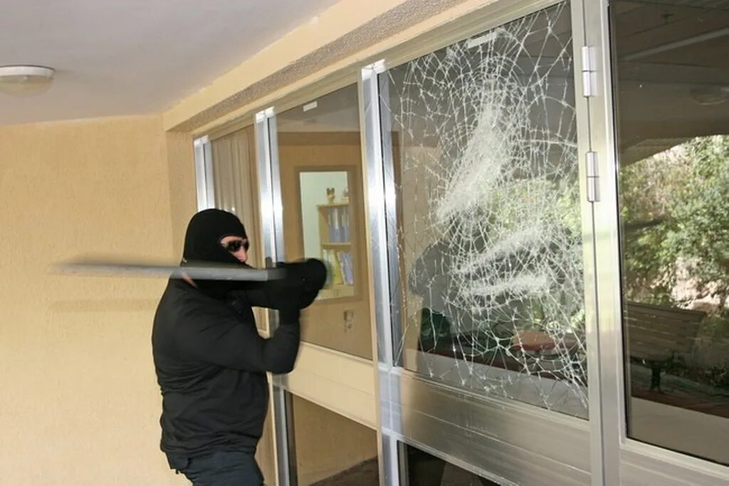 Бронированных стекол “Security Glass”. Бронированная пленка на окна. Антивандальная пленка на окна. Ударопрочная пленка на окна.