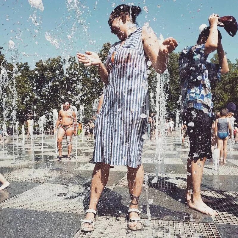 жаркую погоду любят. жаркую погоду любят. летняя жара. даров мем. жаркую погоду любят.