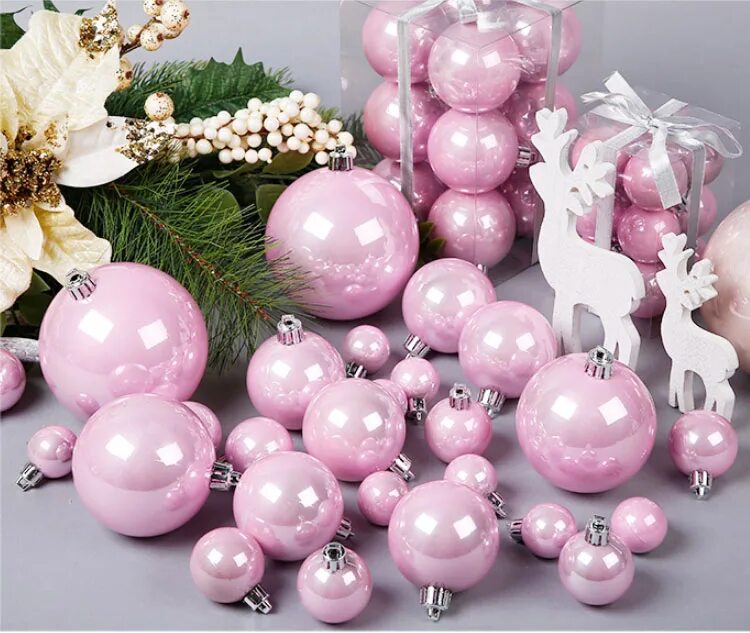 Розовые шары на елку. Елочные шары розовые. Розовые елочные игрушки. Елка с розовыми шарами.