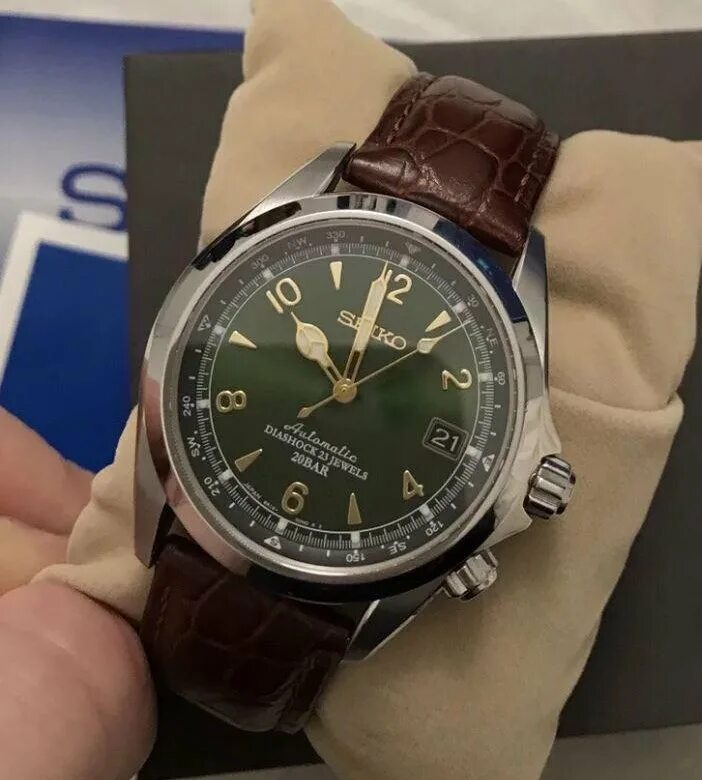 Зеленый альпинист. Seiko spb 121. Seiko alpinist. Сейко зеленый альпинист. Seiko sarb017.