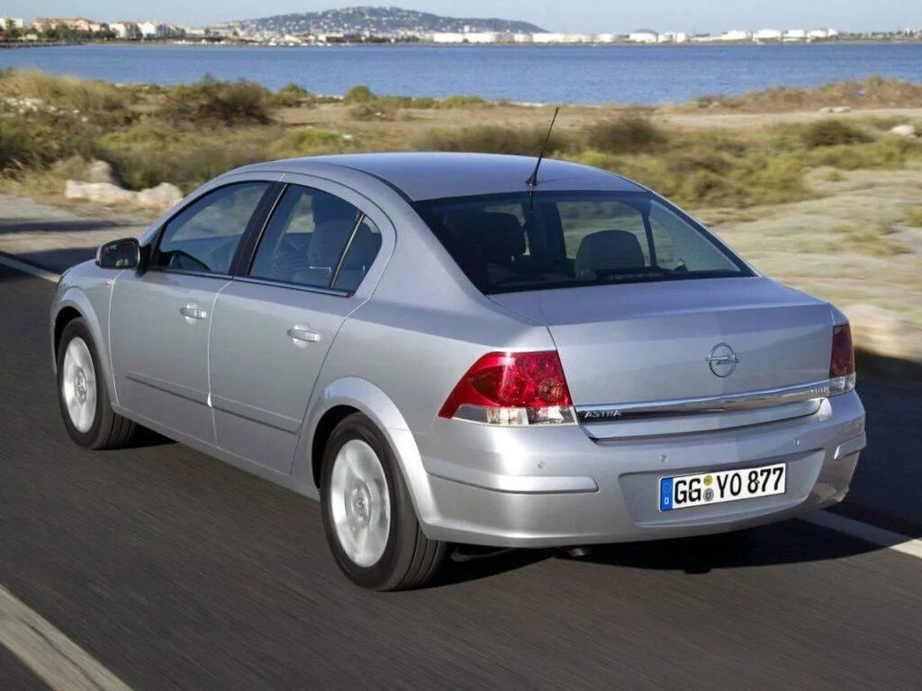 Автомобили седан с пробегом. Opel Astra h sedan. Opel Astra h 2007 седан.