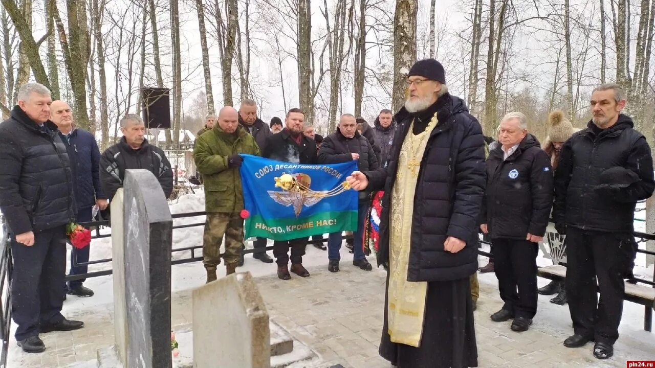 Новости великие луки последние на сегодня подслушано. Администрация Великолукского района. Рыжаково Великолукский район. Поречье Великолукский район памятник погибшим.