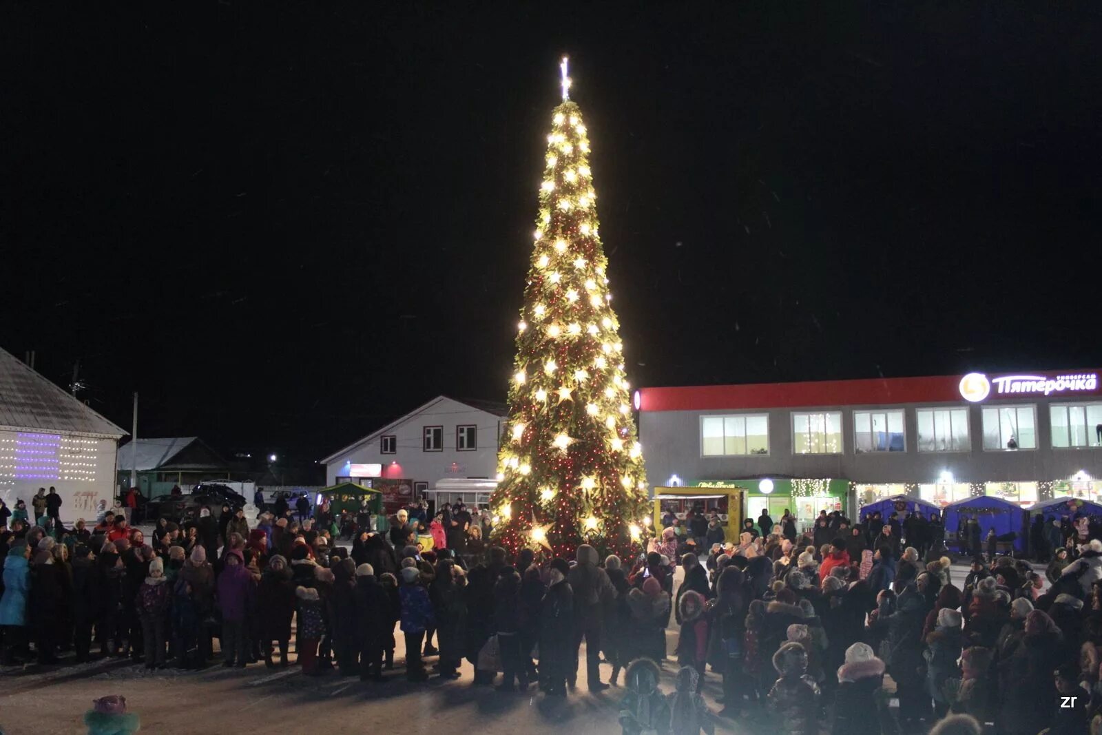 празднование нового года в беларуси. минск новый год. елка в белоруссии 2020. новогодние обычаи белоруссии. новогодние каникулы.