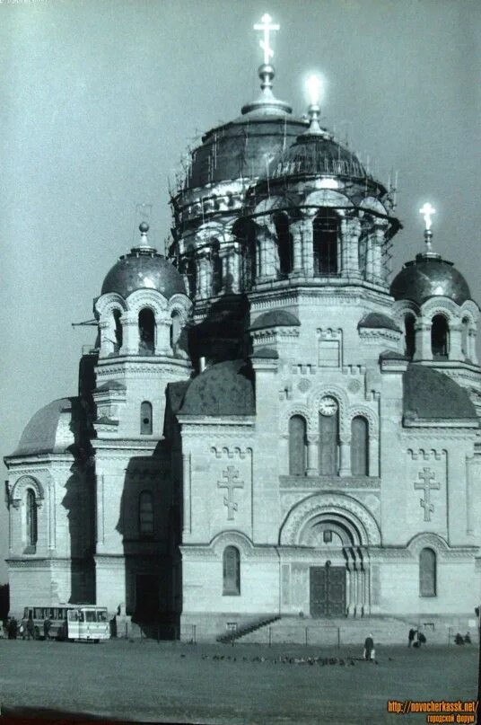 Новочеркасская церковь. Новочеркасская церковь. Старинный храм в новочеркасске. Новочеркасская церковь. Храм в новочеркасске.