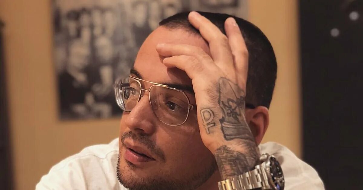 Гуф под балконом ремикс. Гуф под балконом. Гуф на балкон. Рэперы из уфы. Гуф песня на балконе.