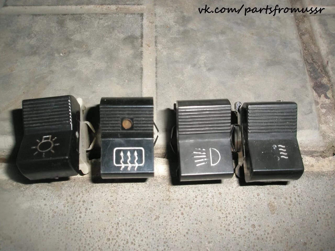 Панель кнопки на ваз 2105-2107. Блок клавиш ваз 2101. Кнопки габаритов ваз 2105. Приборная панель ваз 2105. 22.