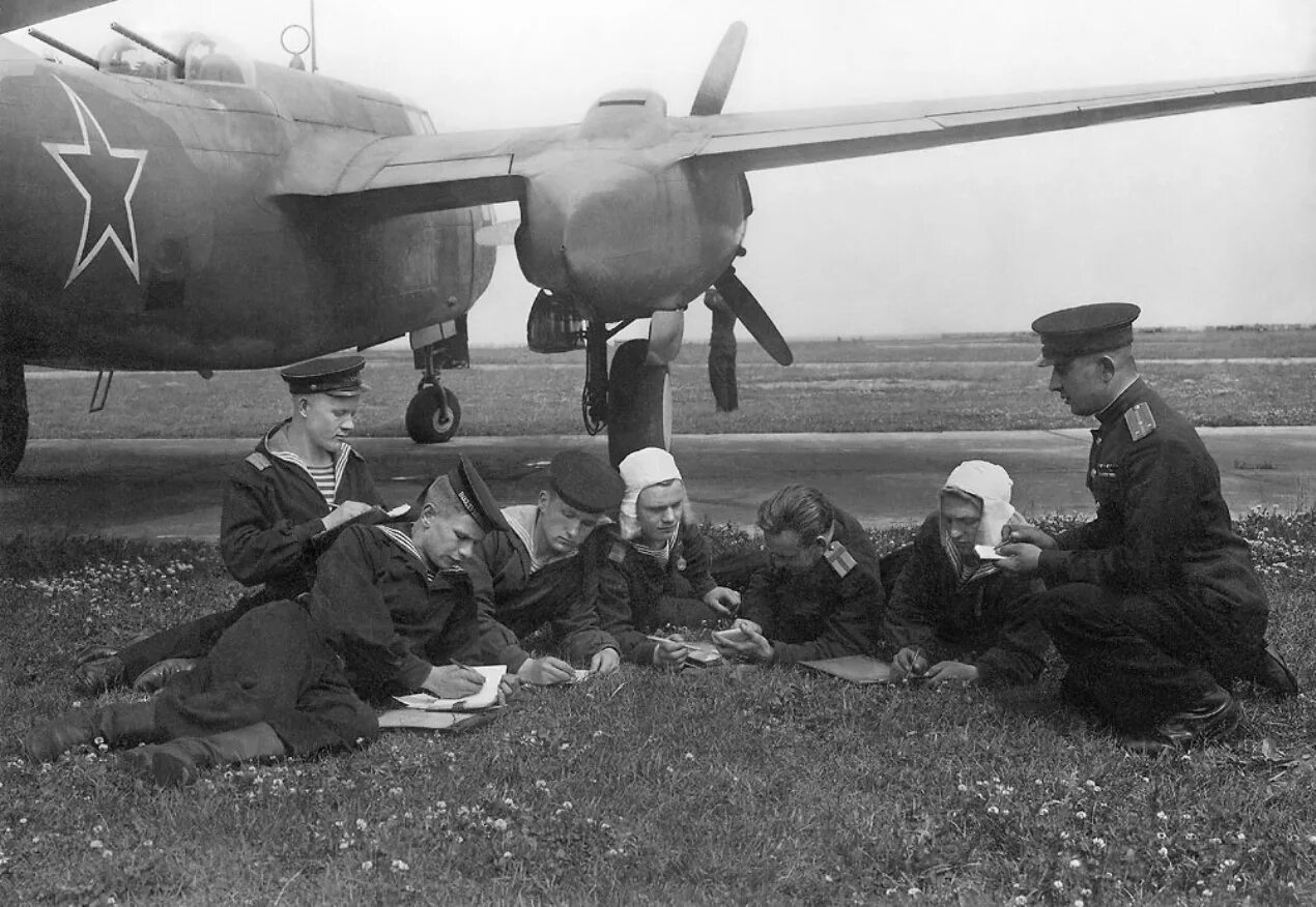 Бой самолетов в вов. Летчики 1941-1945. А 15 вов. Самолёты вов и-16. А 15 вов.