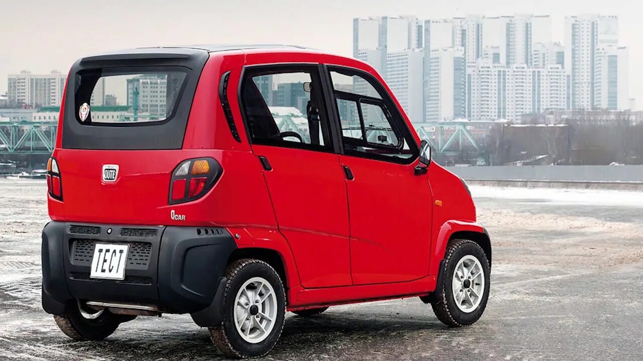 Дешевые новые машины 2024. Bajaj Qute. Индийская малолитражка Bajaj. Индийская машина Bajaj quite. Индийская мотоколяска Bajaj.