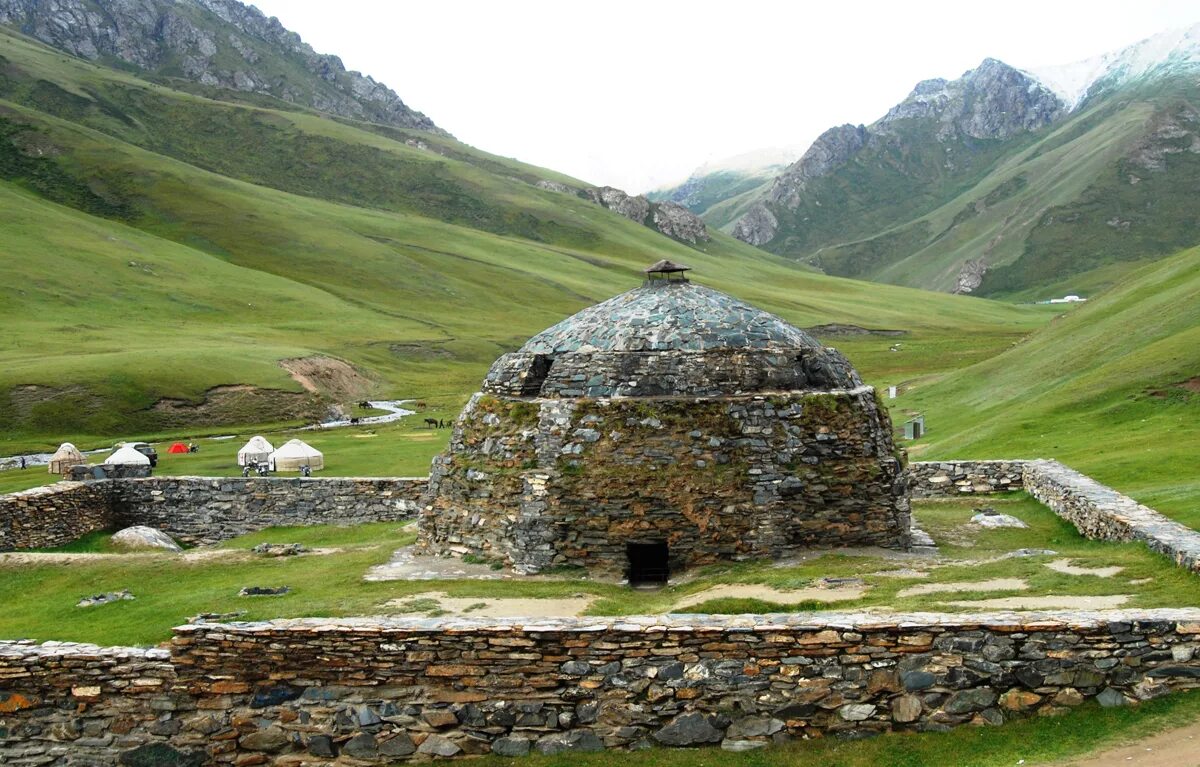 Караван-сарай Таш-Рабат. Таш Рабат Киргизия. Крепость Таш Рабат. Природа Таш Рабат.