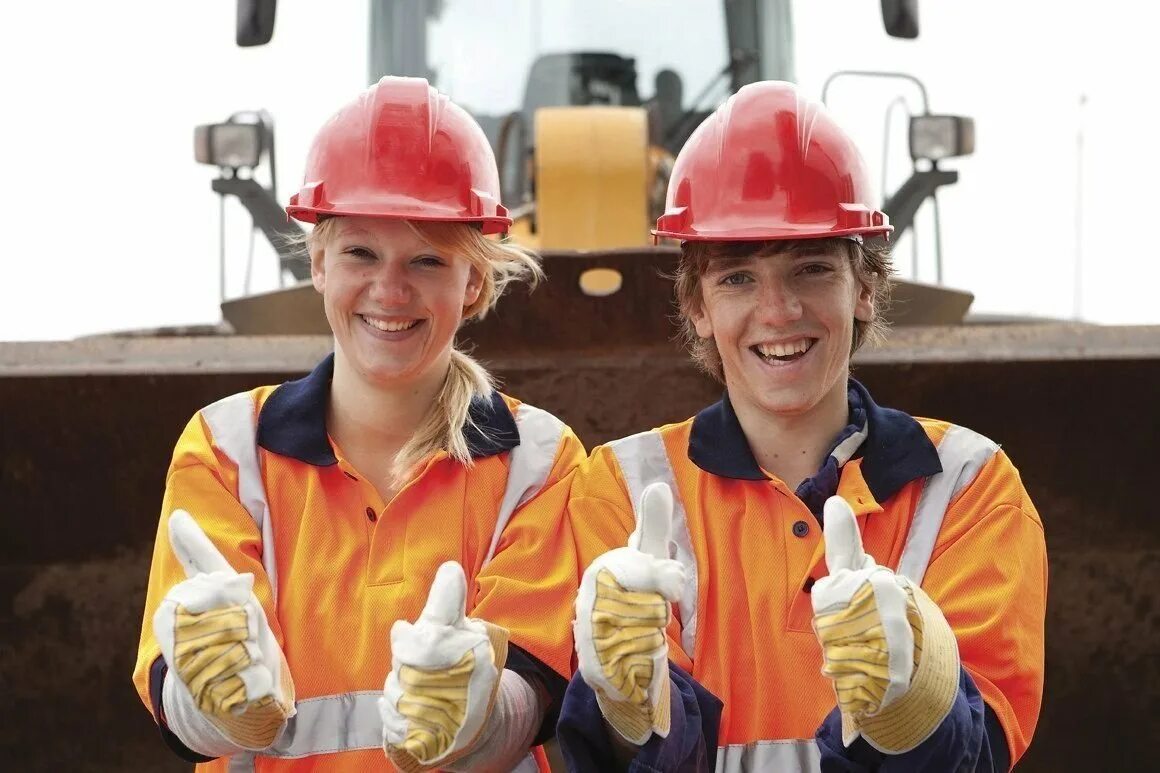 Работа летом для школьников. Каска строителя. Молодежь россияне трудящиеся. Трудовые отряды мэра электросталь. Молодежные объединения.