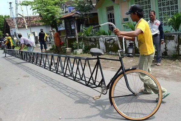 Удлиненные велосипеды. Длинный велосипед. Огромный велосипед. Самый длинный велосипед. Высокий велосипед.