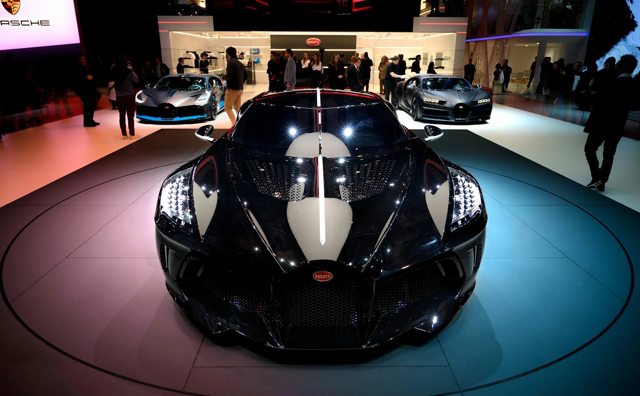 Бугатти левюатир Нуар. Бугатти ла воитур. Bugatti la voiture noire салон. Bugatti le voiture Noir модель. Включи машину 21