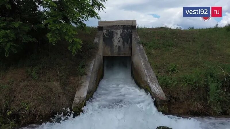 Вода в крымском канале 2024. Северо крымский канал 2022. Северо крымский канал дамба. Северо крымский канал разрез. Каховское водохранилище.