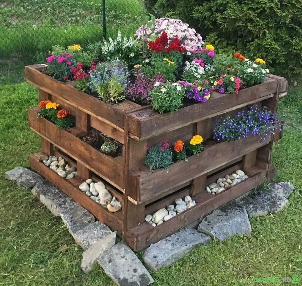 Декор для сада и огорода. Для дачного использования. Интересные идеи для дачи. Дизайнерские штучки для дачи. Изделия из поддонов.