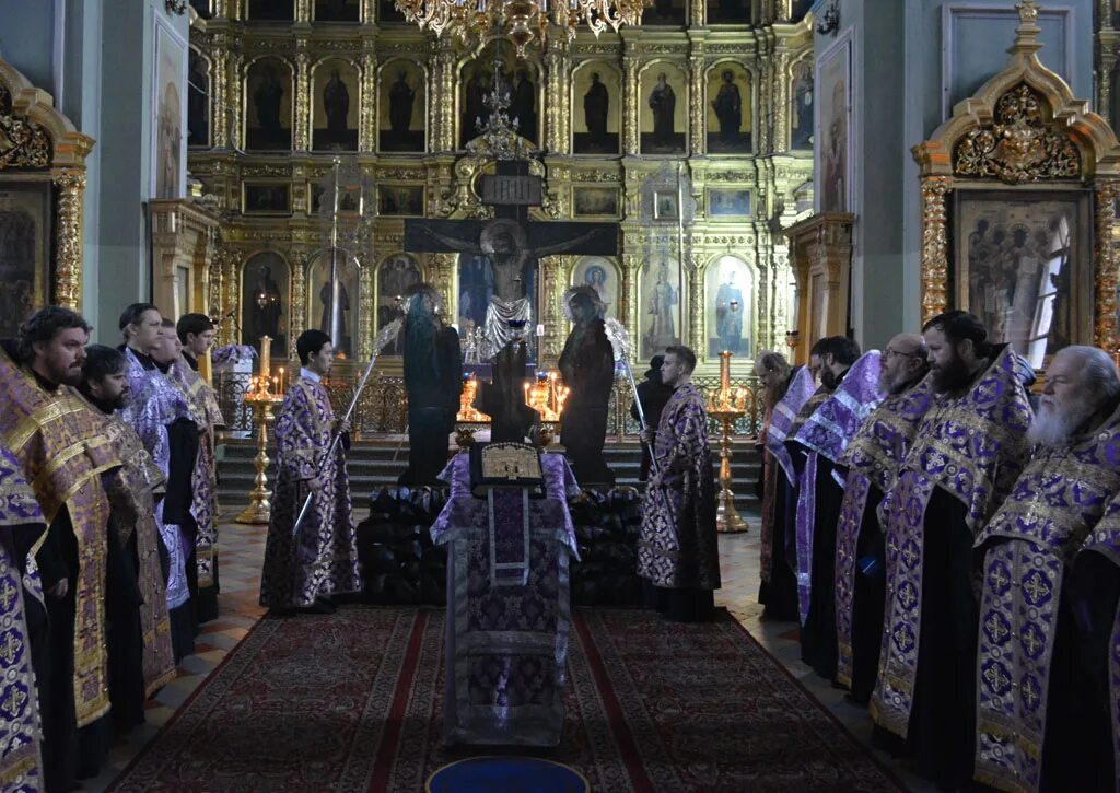 покровский собор самара богослужение. воронеж. покровский собор саратов богослужение. богослужения в храме василия блаженного в москве. служба в покровском соборе.