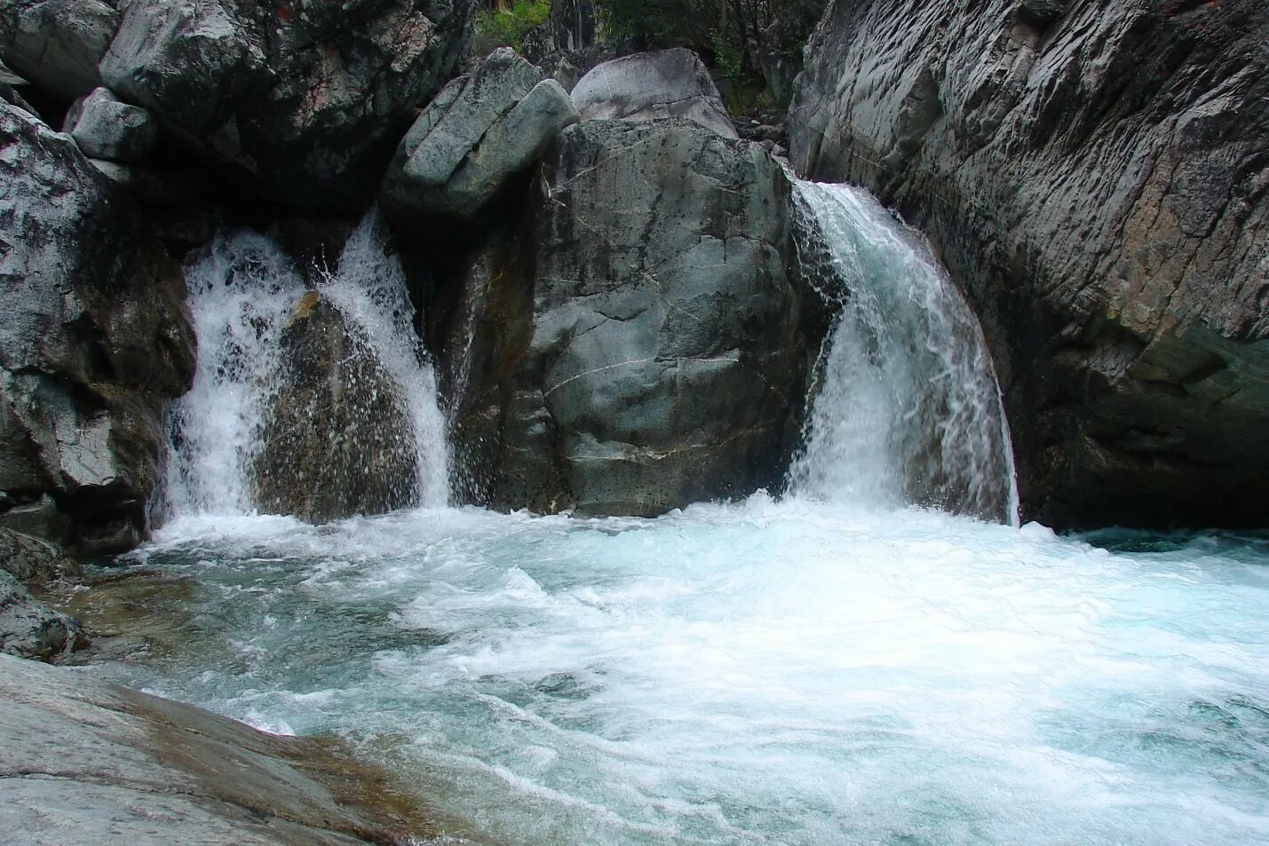 Водопад Тункинский Аршан. Тункинская Долина водопады. Водопад на реке Кынгарга в Аршане. Аршан Бурятия водопад.