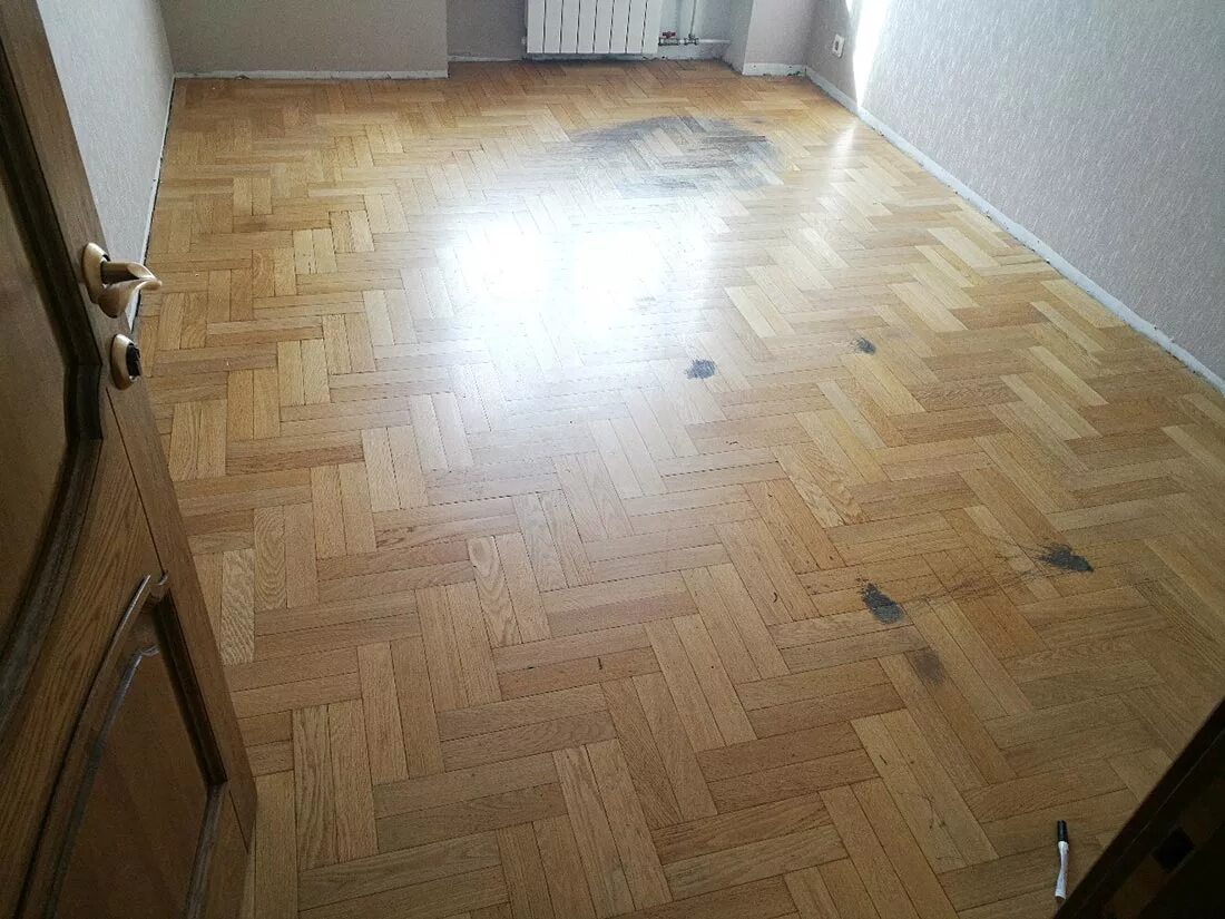 Отциклевать паркет. Циклевка паркета. Отреставрированный паркет. Шлифовка паркета. Восстановленный паркет до и после тёмный.