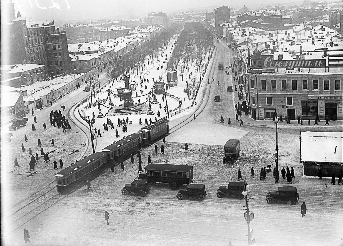 Улицы 1930 х годов. Тверской бульвар 1920-е. Тверской бульвар 1930. Тверской бульвар 1910. Тверская улица в 30е годы.