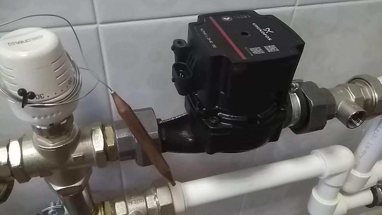 Клапан трехходовой термостатический 3/4" rvc. Смесительный узел с трехходовым клапаном. Клапан трехходовой emmeti 3/4 с электроприводом. Oventrop трехходовой смесительный клапан 1131208 насосно смесительный узел. Насосно смесительный узел oventrop regufloor.