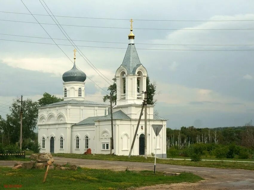 Бутырки грязинский. Храм Михаила Архангела Задонский район. Церковь Архангела Михаила Задонский район.. Бутырки Церковь Михаила Архангела. Храм Бутырки Задонского района.