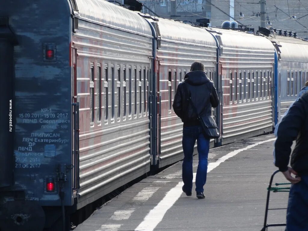 Электрички новосибирск барабинск вечером. Электропоезд Барабинск Новосибирск. Поезд Барабинск Новосибирск. Электрички Барабинск. Скорый поезд Новосибирск.