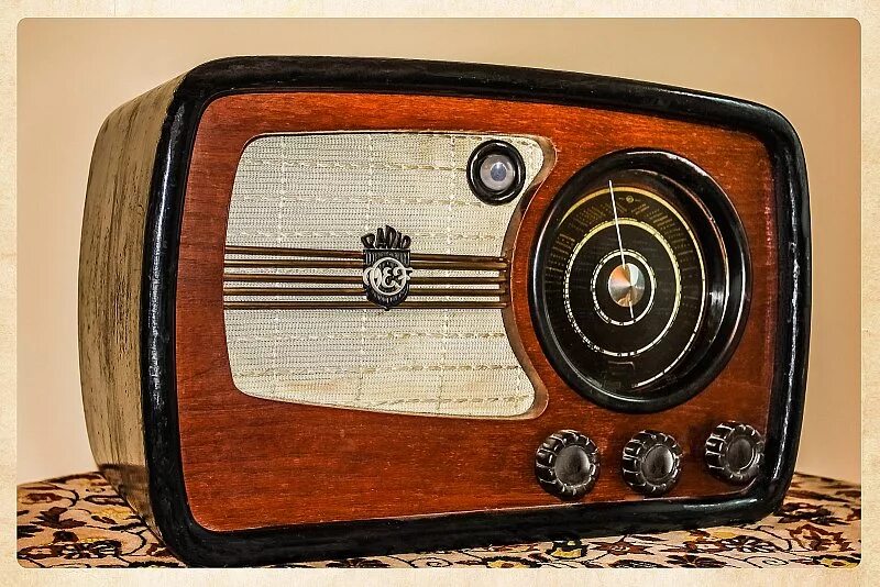 Vef radio. Ламповая радиолла"вэф-радио". Ламповая радиола вэф. Vef radio. Радиола вэф на ножках.