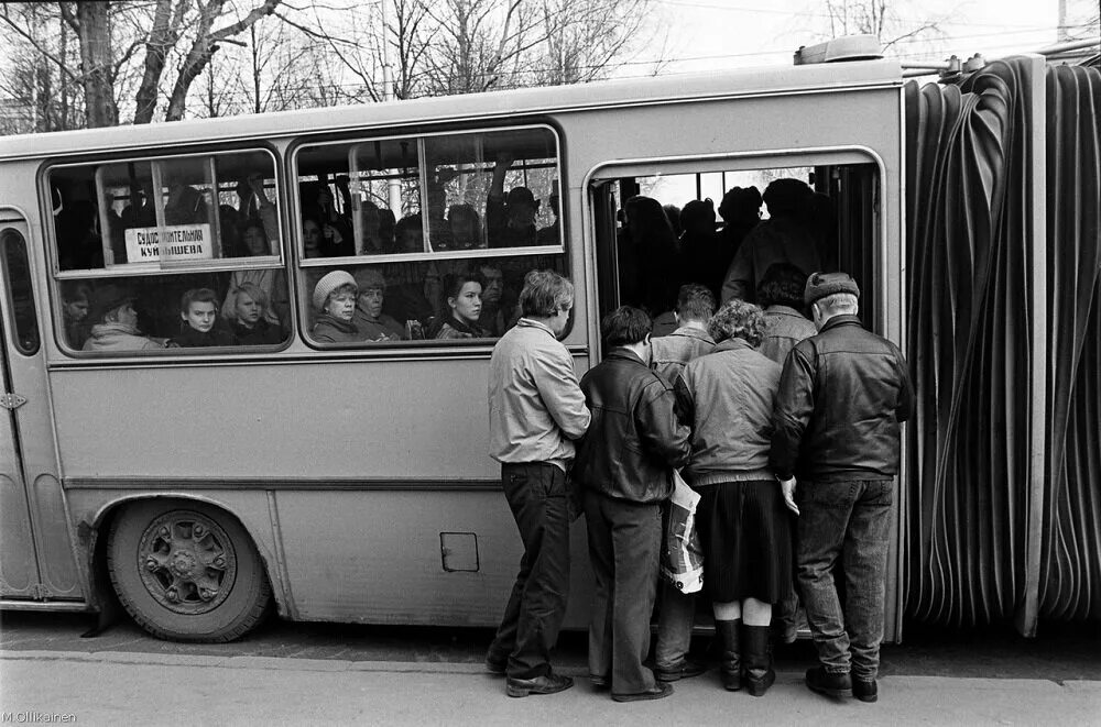 Советский общественный транспорт. ЛИАЗ 90-Е. Икарусы в 90е. Икарус 280.26. Переполненный ЛИАЗ 677.