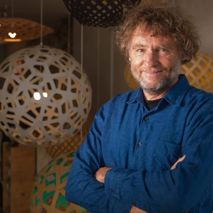 Designer david. David koma дизайнер. Давид кома. Davi дизайнер. Давид дизайнер.