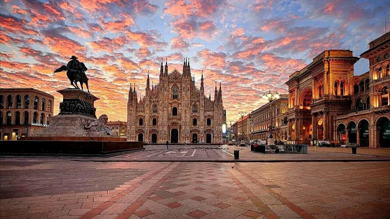 Крыша собора дуомо в милане италия. Milano photo. : площадь пьяцца-дуомо. Milano photo. Milano photo.