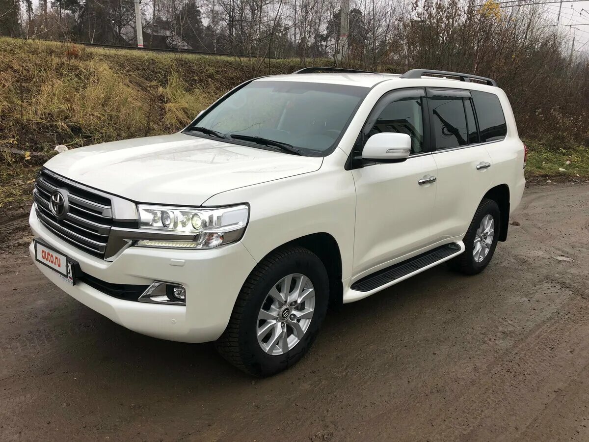 Крузер 200 2013. Тойота ленд крузер 200 2015. Toyota land cruiser 200 series рестайлинг 1 белый. Ленд крузер 200 2018 черный. Ленд крузер 200 2018 белый с номером 500 фото.