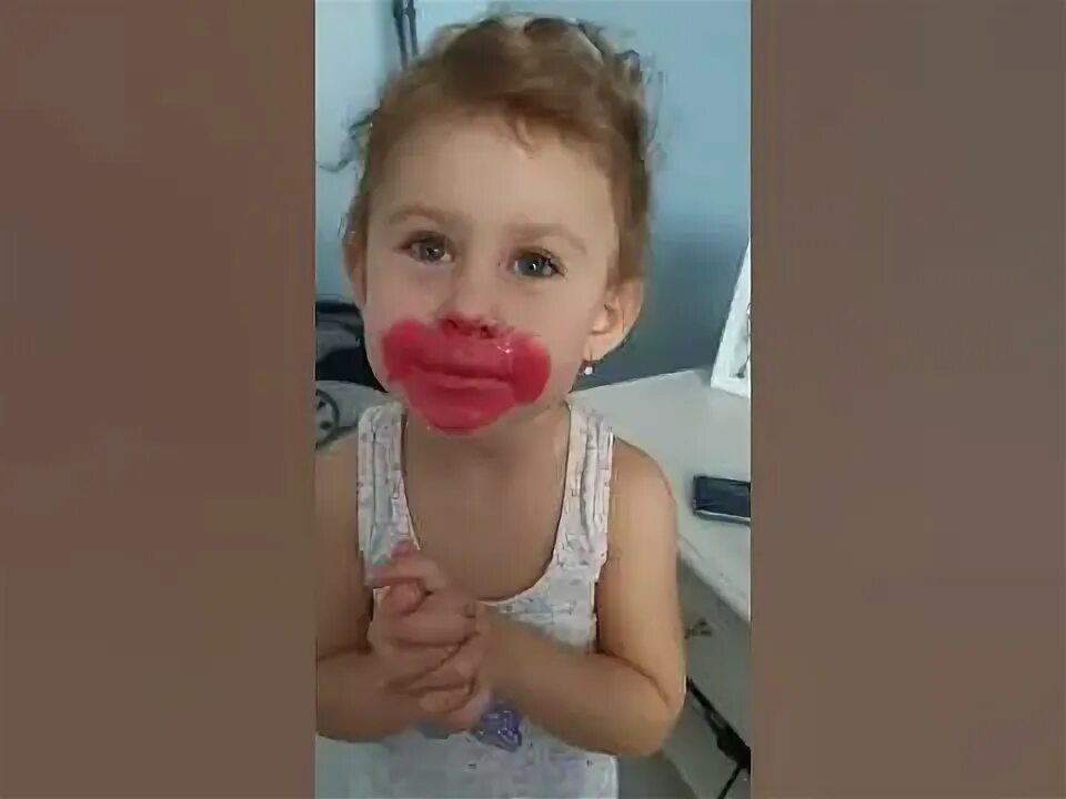 Губки намазала. Губки накрасила красота. Блеск для губ. Губки намазала. Губки намазала.