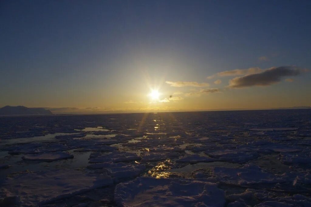 Полярный дата. Полярный день на Северном полюсе Мурманске. Северный полюс Полярный день. Полярный день на Ямале. Полярный день картинки.