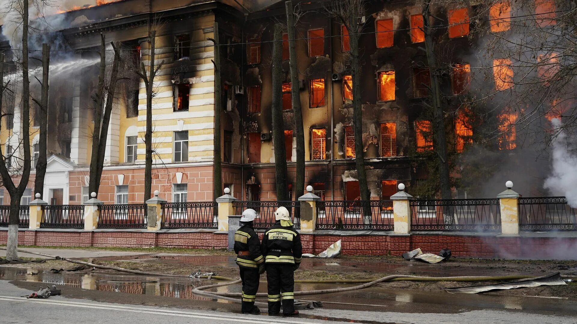 Тверь горит сегодня. НИИ Минобороны Тверь пожар. ЦНИИ Тверь пожар. Пожар в Твери 2022. НИИ 2 Тверь пожар.