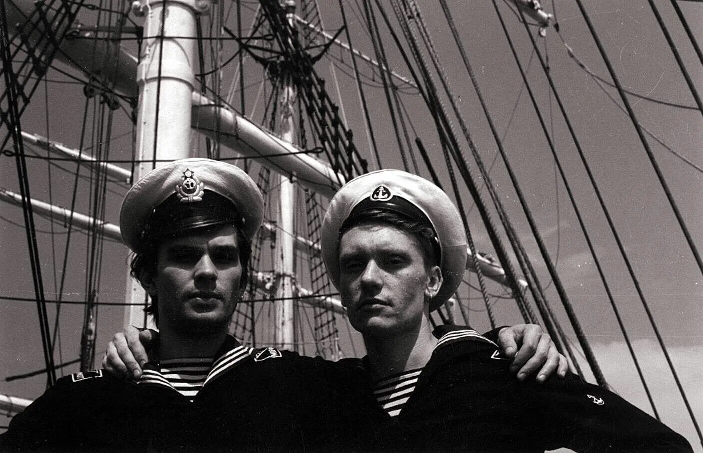 Пей моряк. Моряк. Моряки черноморского флота. Русские моряки. С легендарный севастополь.