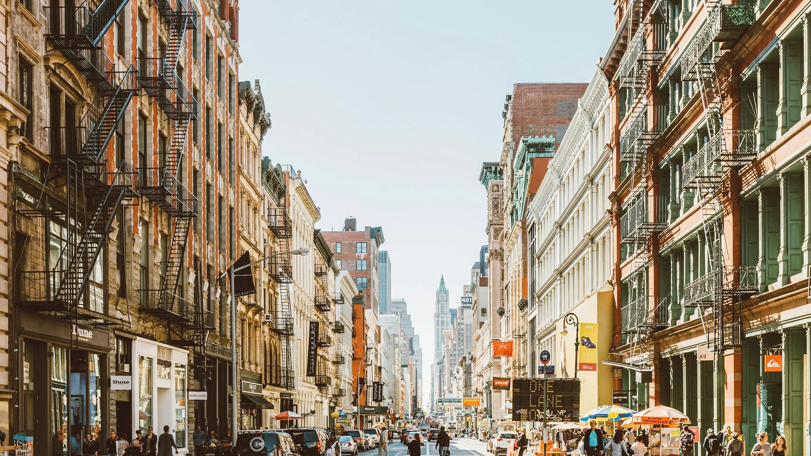 Нью йорк люди. The city streets are. The city streets are. Даунтаун улицы. Грузия фото людей на улице.