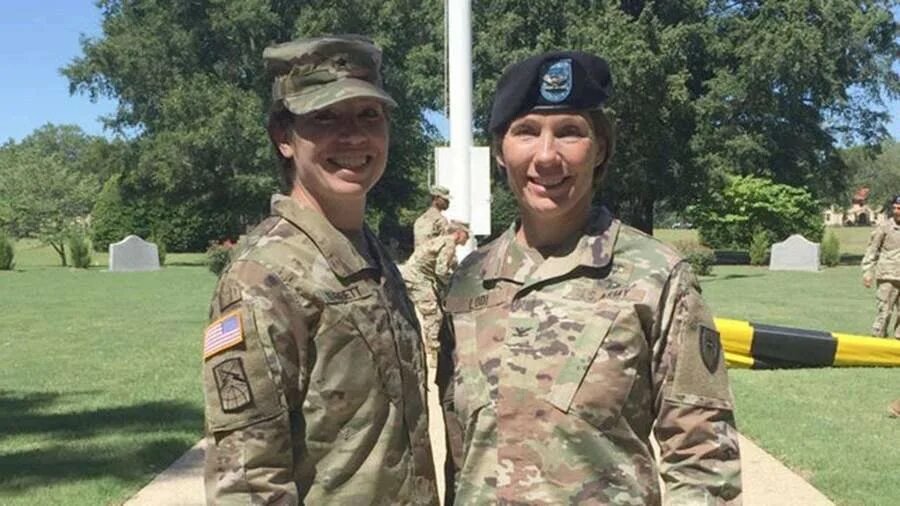 Перепутал генерала с солдатом. Прикольные рисунки про армию. Перепутал генерала с солдатом. Перепутал генерала с солдатом. Перепутал генерала с солдатом.