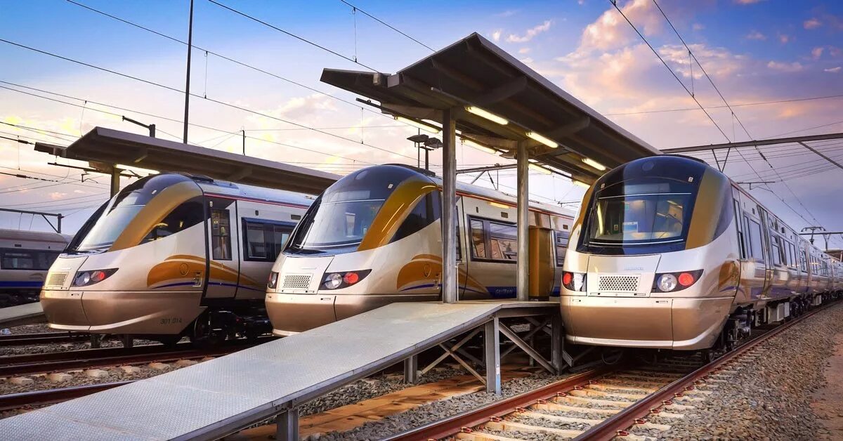 необычные автобусы. электробус мосгортранс 2022. туристический транспорт. современные городские автобусы. пассажирский автомобильный транспорт.