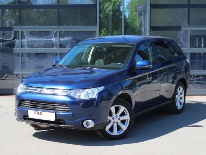 Мицубиси волгоград. Аутлендер 2014 синий. Аутлендер 3 синий. Mitsubishi Outlander 2.0 CVT, 2022 синий. Аутлендер 3 синий цвет.